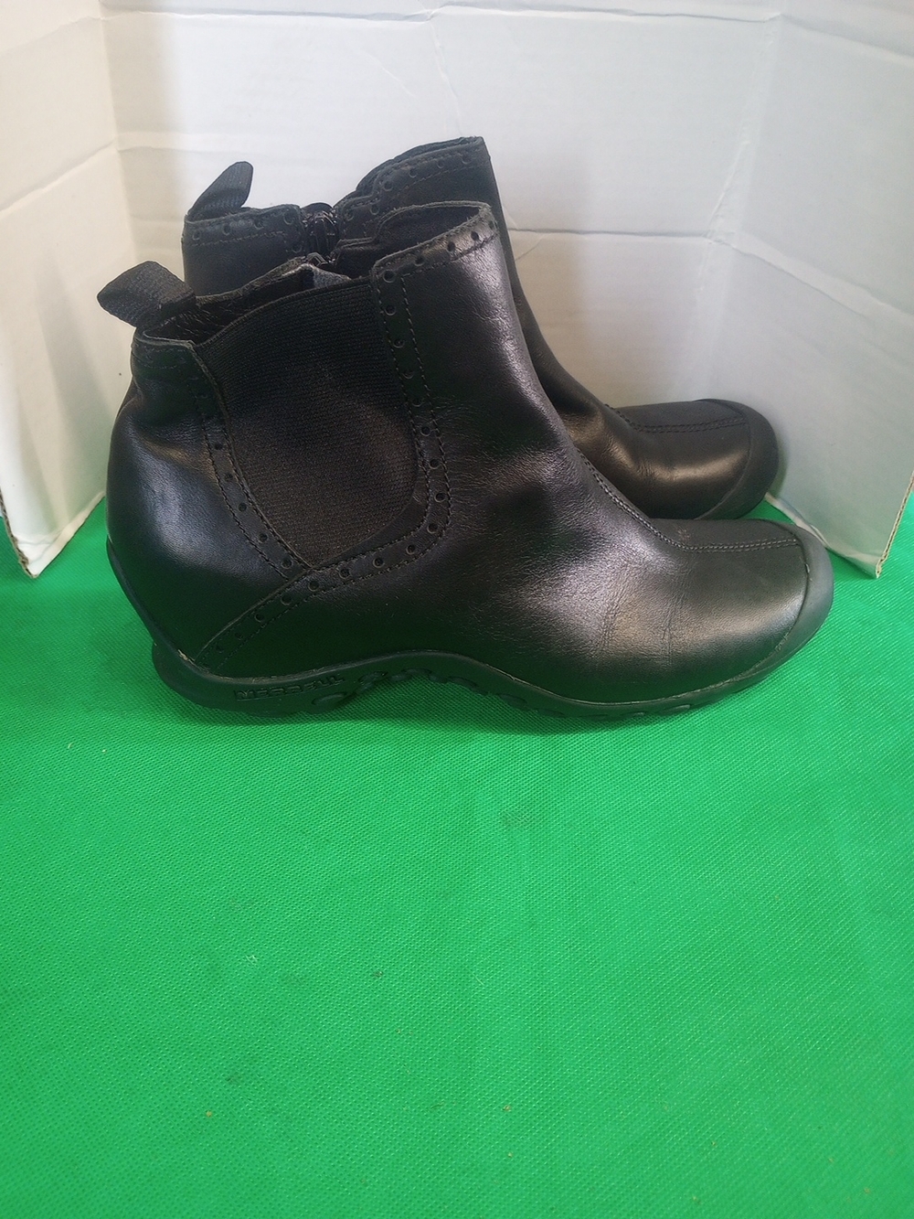 Merrell Plaza Mid Women’s Black Leather Chelsea Booties Size 9.5